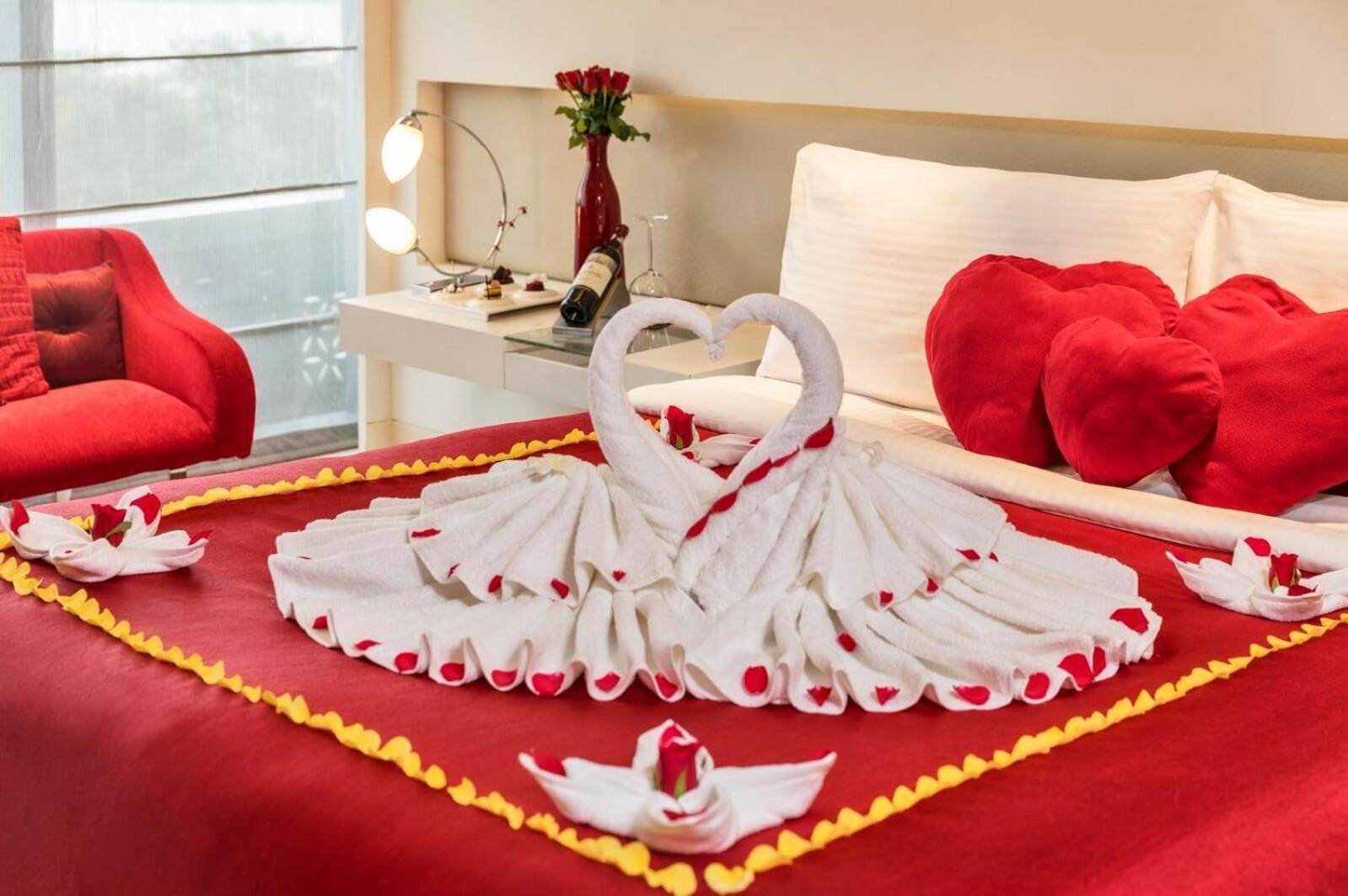 The Bellwood Suites Near Igi Airport Нью-Дели Экстерьер фото